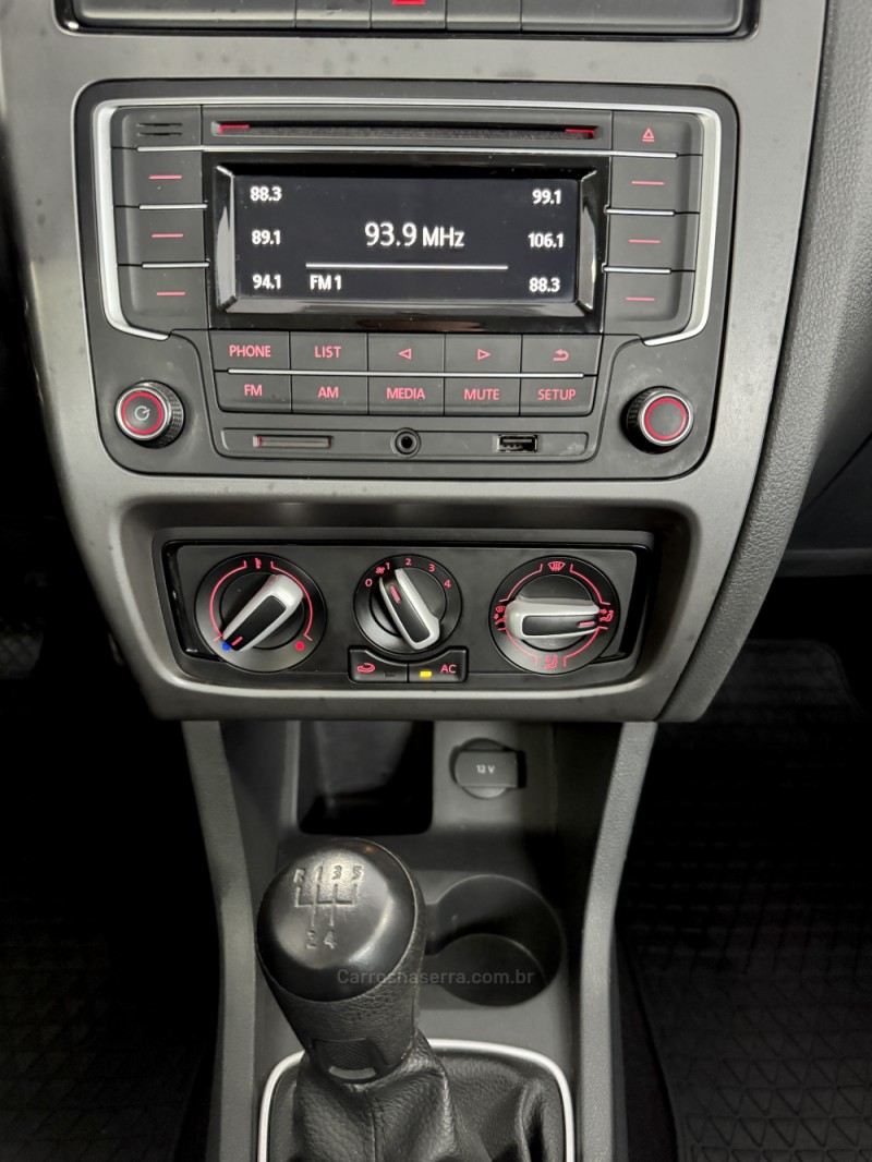 FOX 1.0 MPI TRENDLINE 12V FLEX 4P MANUAL - 2017 - VILA FLORES