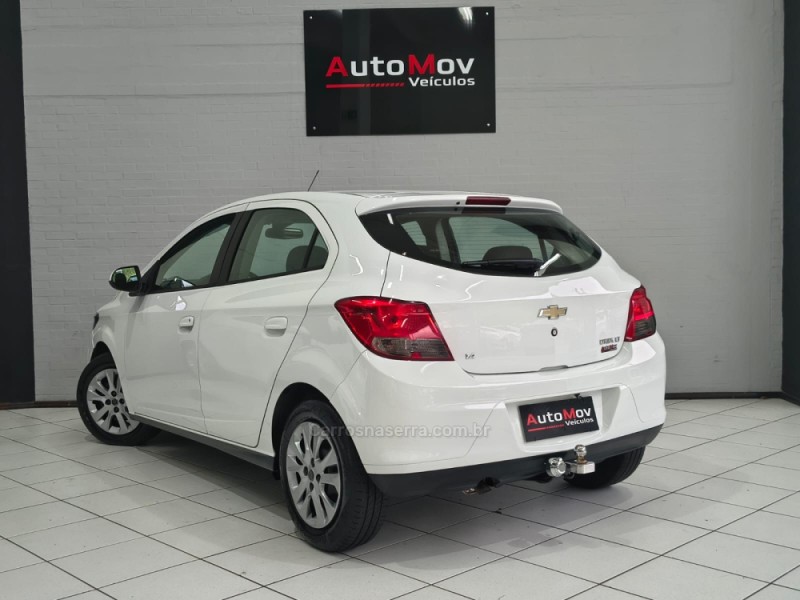 ONIX 1.4 MPFI LT 8V FLEX 4P MANUAL - 2013 - CAXIAS DO SUL