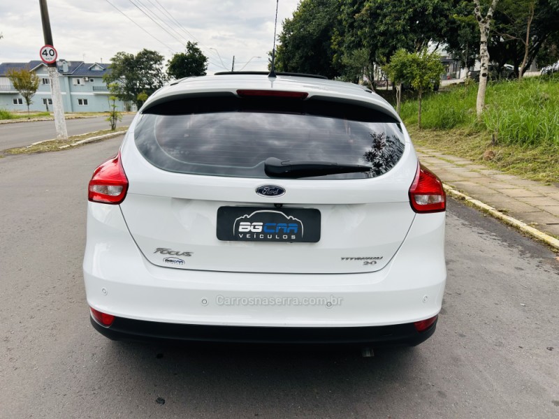 FOCUS 2.0 TITANIUM PLUS FASTBACK 16V FLEX 4P AUTOMÁTICO - 2016 - BENTO GONçALVES