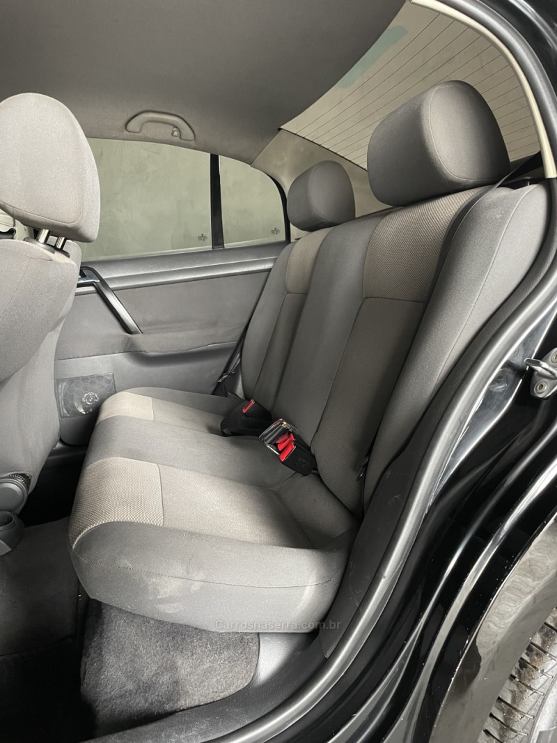 POLO SEDAN 1.6 MI 8V FLEX 4P MANUAL - 2008 - PAROBé