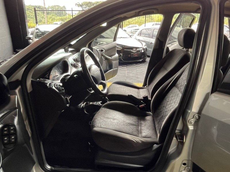 FOCUS 1.8 16V GASOLINA 4P MANUAL - 2003 - CAXIAS DO SUL