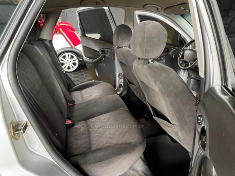 FOCUS 1.8 16V GASOLINA 4P MANUAL - 2003 - CAXIAS DO SUL
