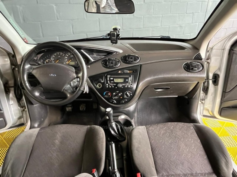 FOCUS 1.8 16V GASOLINA 4P MANUAL - 2003 - CAXIAS DO SUL