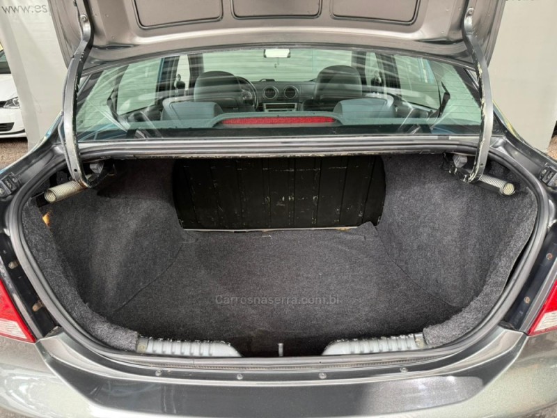 VOYAGE 1.6 MI TREND 8V FLEX 4P MANUAL - 2013 - NOVA PRATA