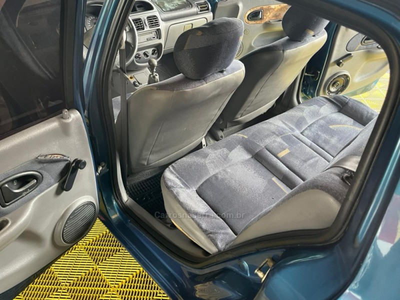 CLIO 1.0 EXPRESSION 8V GASOLINA 4P MANUAL - 2001 - CAXIAS DO SUL