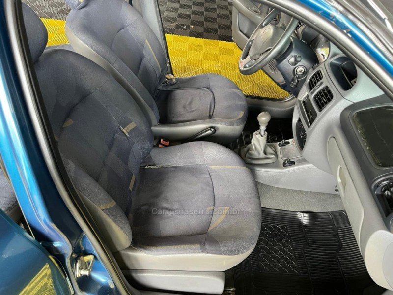 CLIO 1.0 EXPRESSION 8V GASOLINA 4P MANUAL - 2001 - CAXIAS DO SUL