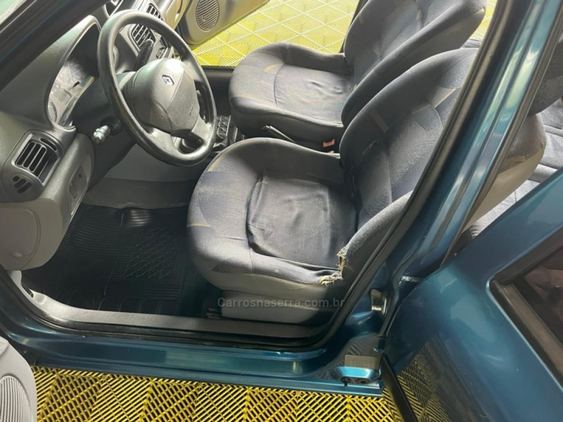 CLIO 1.0 EXPRESSION 8V GASOLINA 4P MANUAL - 2001 - CAXIAS DO SUL