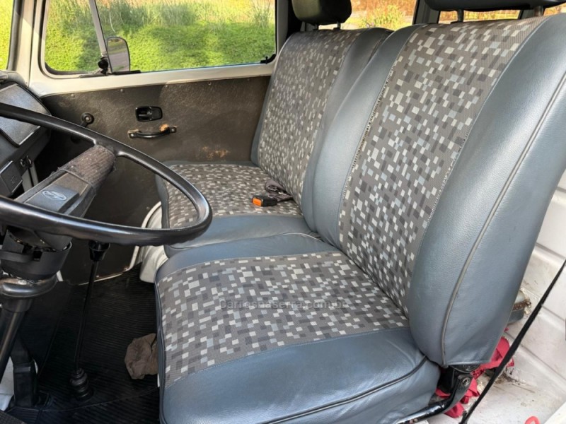 KOMBI 1.6 STD 8V GASOLINA 3P MANUAL - 1996 - IVOTI