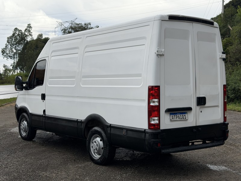 DAILY 35S14 GRAN FURGONE TURBO INTERCOOLER DIESEL 3P MANUAL - 2011 - CAXIAS DO SUL