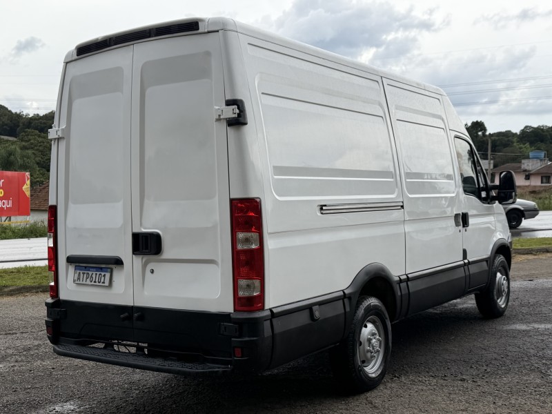 DAILY 35S14 GRAN FURGONE TURBO INTERCOOLER DIESEL 3P MANUAL - 2011 - CAXIAS DO SUL