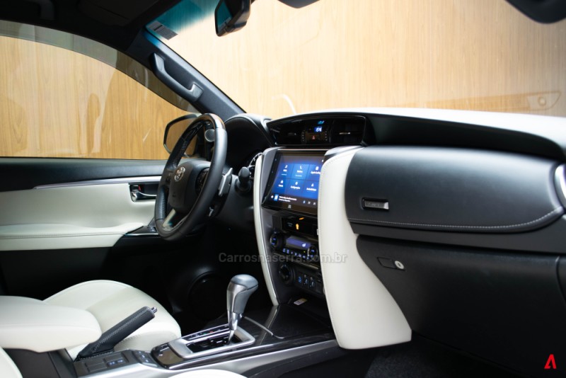 HILUX SW4 2.8 4X4 DIAMOND 16V TURBO DIESEL 4P 7 LUGARES AUTOMATICO - 2024 - GARIBALDI