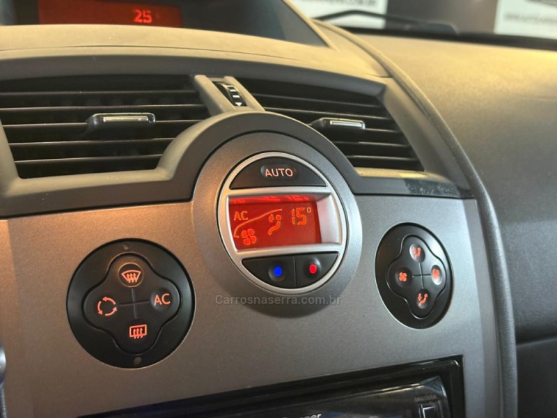 MÉGANE 1.6 DYNAMIQUE GRAND TOUR 16V FLEX 4P MANUAL - 2011 - NOVO HAMBURGO