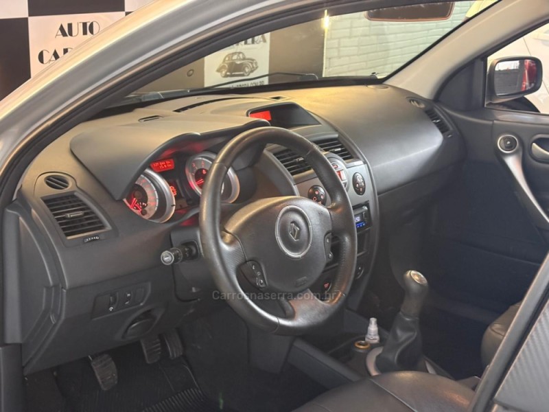 MÉGANE 1.6 DYNAMIQUE GRAND TOUR 16V FLEX 4P MANUAL - 2011 - NOVO HAMBURGO