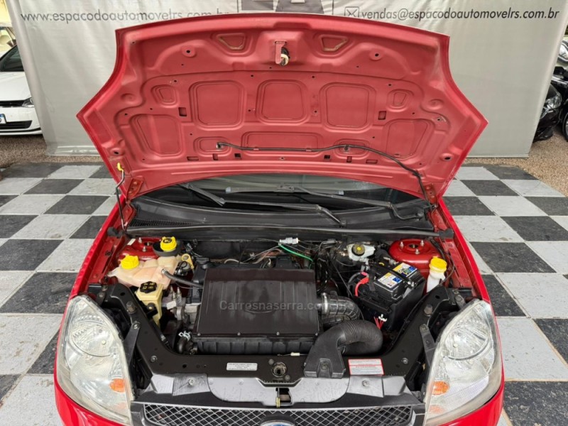 FIESTA 1.6 SE SEDAN 16V FLEX 4P MANUAL - 2006 - NOVA PRATA