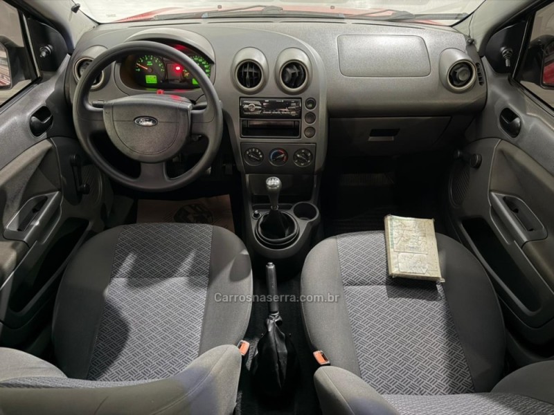 FIESTA 1.6 SE SEDAN 16V FLEX 4P MANUAL - 2006 - NOVA PRATA