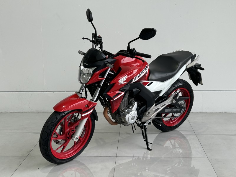 cb 250f twister  2022 caxias do sul