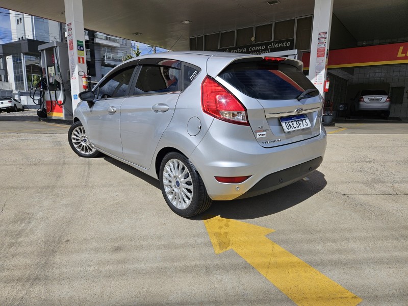 FIESTA 1.6 TITANIUM PLUS HATCH 16V FLEX 4P AUTOMÁTICO - 2015 - CAXIAS DO SUL