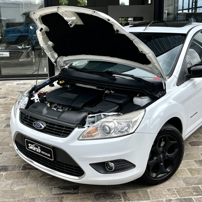 FOCUS 2.0 TITANIUM HATCH 16V FLEX 4P MANUAL - 2011 - VACARIA