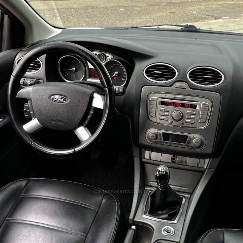 FOCUS 2.0 TITANIUM HATCH 16V FLEX 4P MANUAL - 2011 - VACARIA