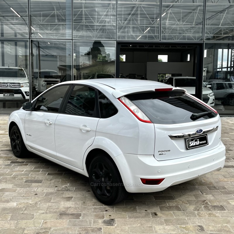 FOCUS 2.0 TITANIUM HATCH 16V FLEX 4P MANUAL - 2011 - VACARIA