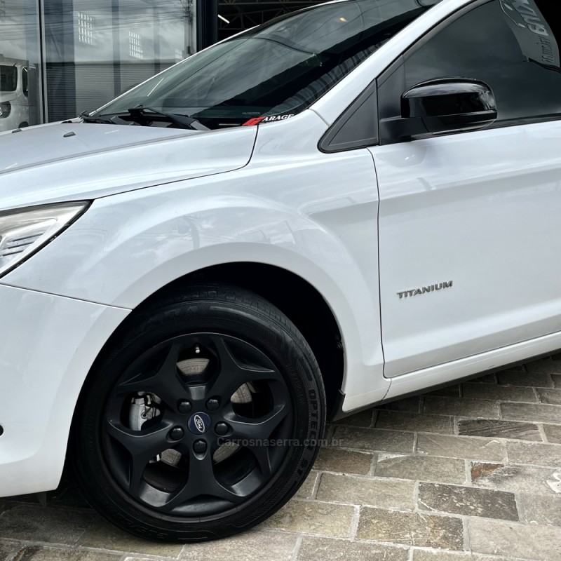 FOCUS 2.0 TITANIUM HATCH 16V FLEX 4P MANUAL - 2011 - VACARIA