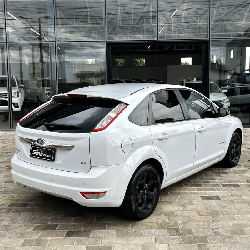 FOCUS 2.0 TITANIUM HATCH 16V FLEX 4P MANUAL - 2011 - VACARIA