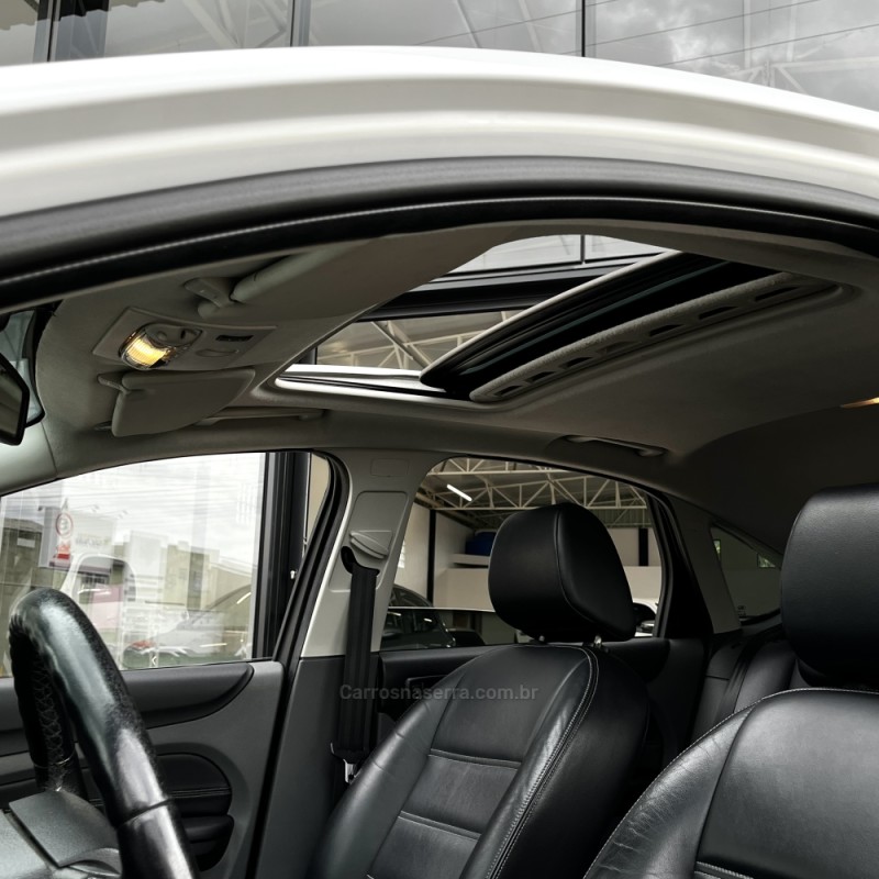 FOCUS 2.0 TITANIUM HATCH 16V FLEX 4P MANUAL - 2011 - VACARIA