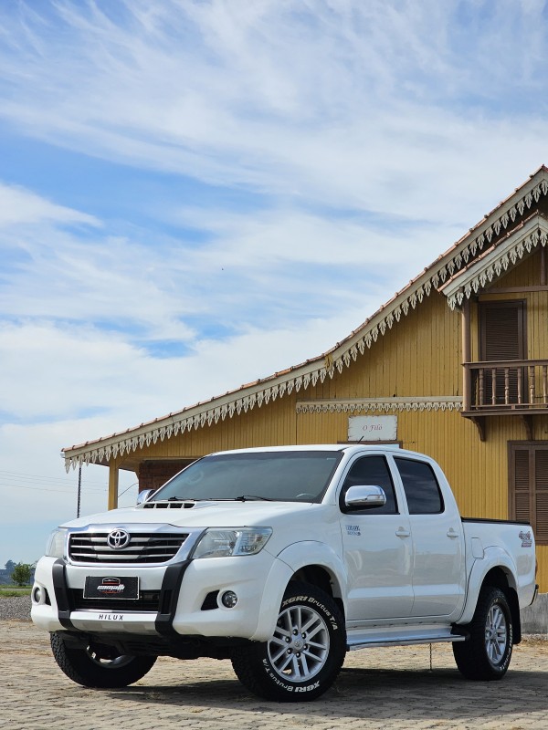 HILUX 3.0 SRV 4X4 CD 16V TURBO INTERCOOLER DIESEL 4P AUTOMÁTICO - 2014 - ANTôNIO PRADO