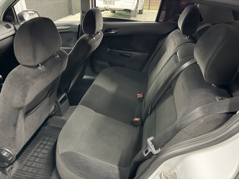 VECTRA 2.0 MPFI GT HATCH 8V FLEX 4P MANUAL - 2008 - CAXIAS DO SUL