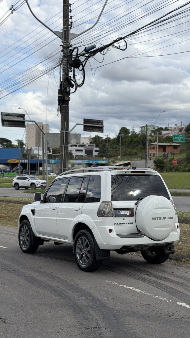 PAJERO TR4 2.0 4X2 16V 140CV FLEX 4P MANUAL - 2013 - CAXIAS DO SUL