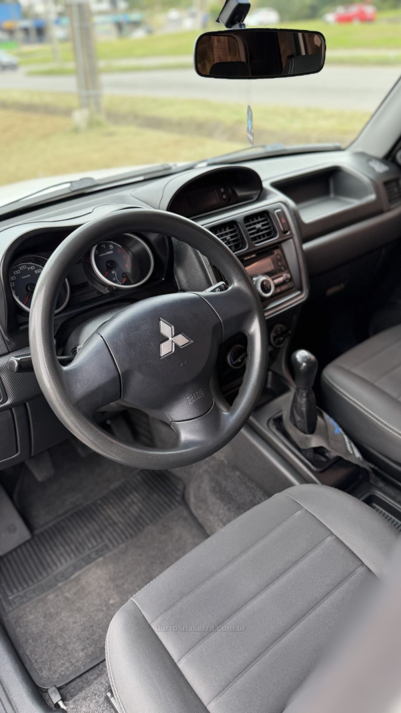 PAJERO TR4 2.0 4X2 16V 140CV FLEX 4P MANUAL - 2013 - CAXIAS DO SUL