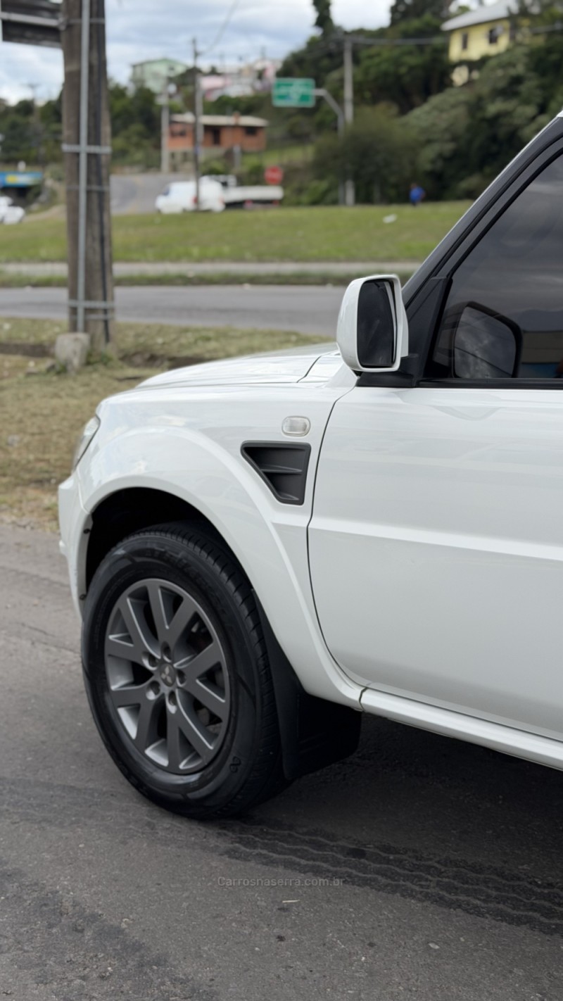 PAJERO TR4 2.0 4X2 16V 140CV FLEX 4P MANUAL - 2013 - CAXIAS DO SUL