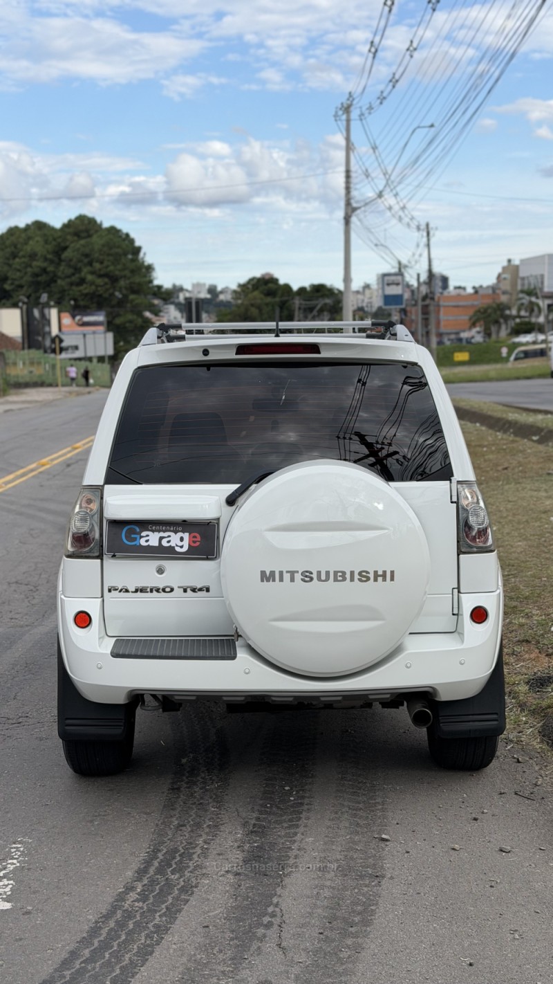 PAJERO TR4 2.0 4X2 16V 140CV FLEX 4P MANUAL - 2013 - CAXIAS DO SUL