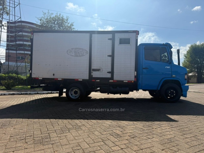 710  - 2000 - BROCHIER