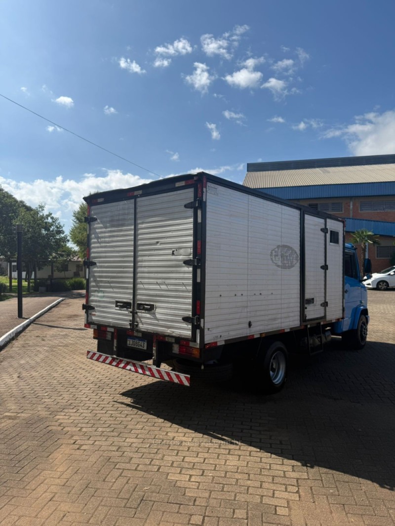 710  - 2000 - BROCHIER