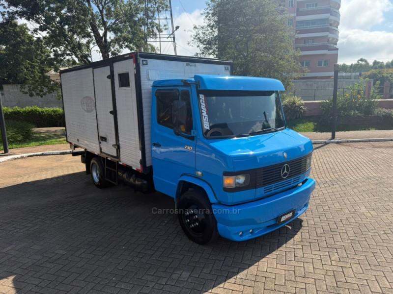 710  - 2000 - BROCHIER