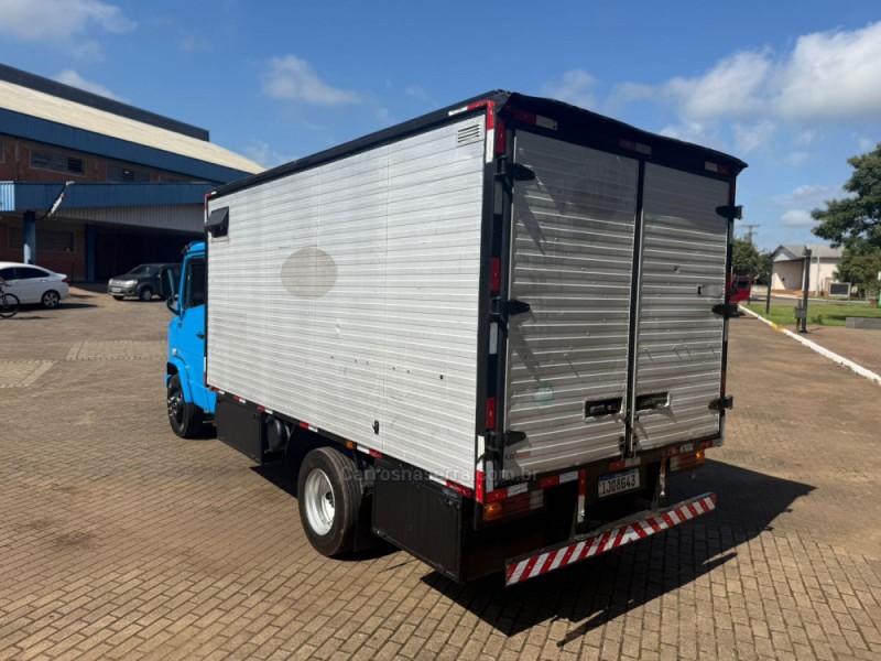 710  - 2000 - BROCHIER