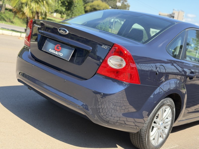 FOCUS 2.0 GLX SEDAN 16V GASOLINA 4P MANUAL - 2013 - NOVA PRATA