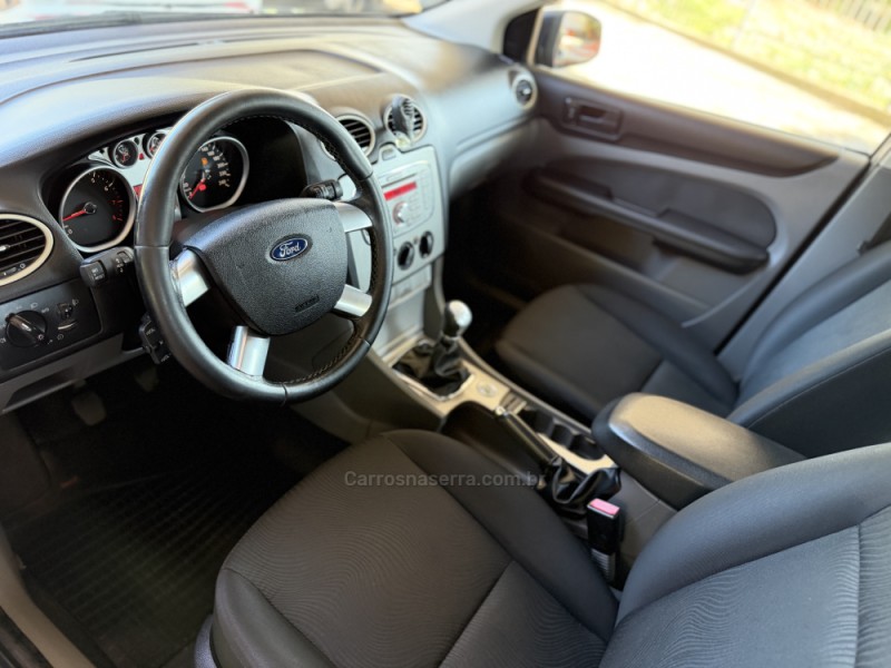 FOCUS 2.0 GLX SEDAN 16V GASOLINA 4P MANUAL - 2013 - NOVA PRATA