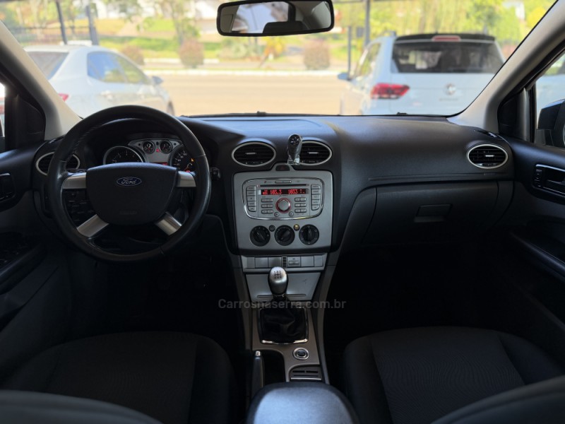 FOCUS 2.0 GLX SEDAN 16V GASOLINA 4P MANUAL - 2013 - NOVA PRATA