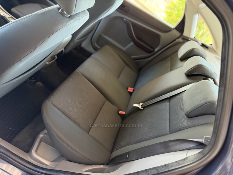 FOCUS 2.0 GLX SEDAN 16V GASOLINA 4P MANUAL - 2013 - NOVA PRATA