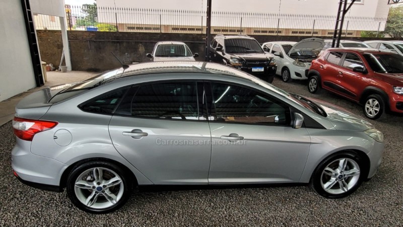 FOCUS 2.0 SE PLUS SEDAN 16V FLEX 4P AUTOMÁTICO - 2015 - CAXIAS DO SUL