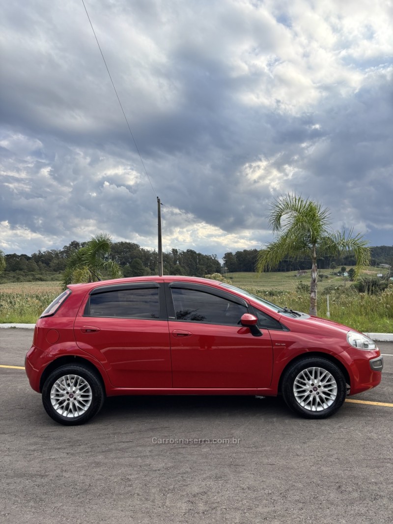 PUNTO 1.6 ESSENCE 16V FLEX 4P AUTOMATIZADO - 2014 - CARLOS BARBOSA