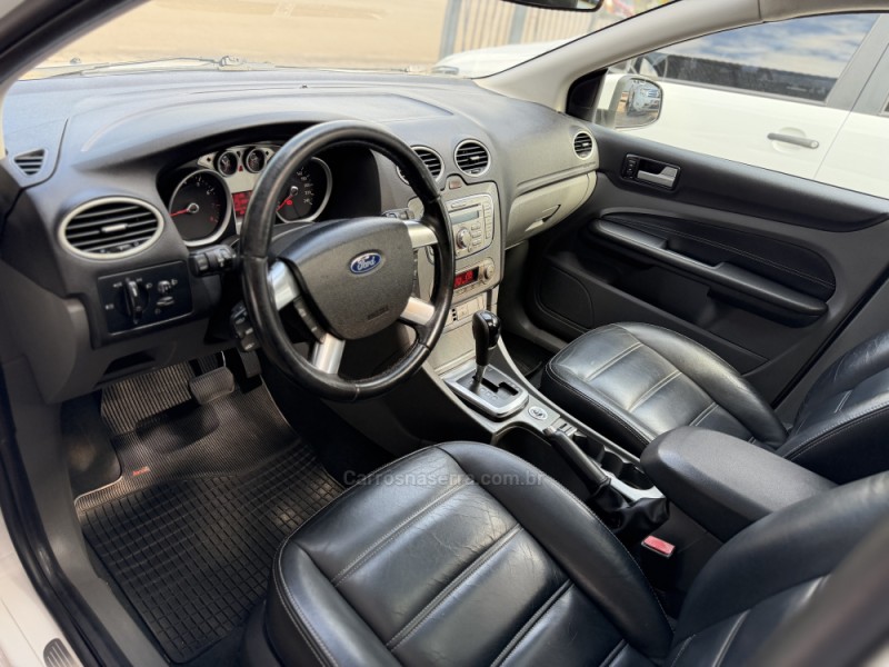 FOCUS 2.0 GHIA 16V FLEX 4P AUTOMÁTICO - 2011 - NOVA PRATA
