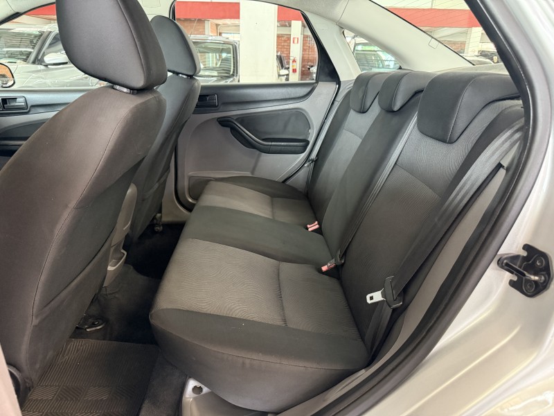 FOCUS 1.6 GLX SEDAN 16V FLEX 4P MANUAL - 2013 - FARROUPILHA