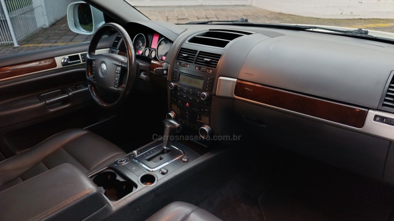 TOUAREG 3.6 FSI V6 24V GASOLINA 4P TIPTRONIC - 2010 - CAXIAS DO SUL