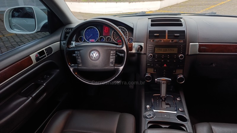 TOUAREG 3.6 FSI V6 24V GASOLINA 4P TIPTRONIC - 2010 - CAXIAS DO SUL