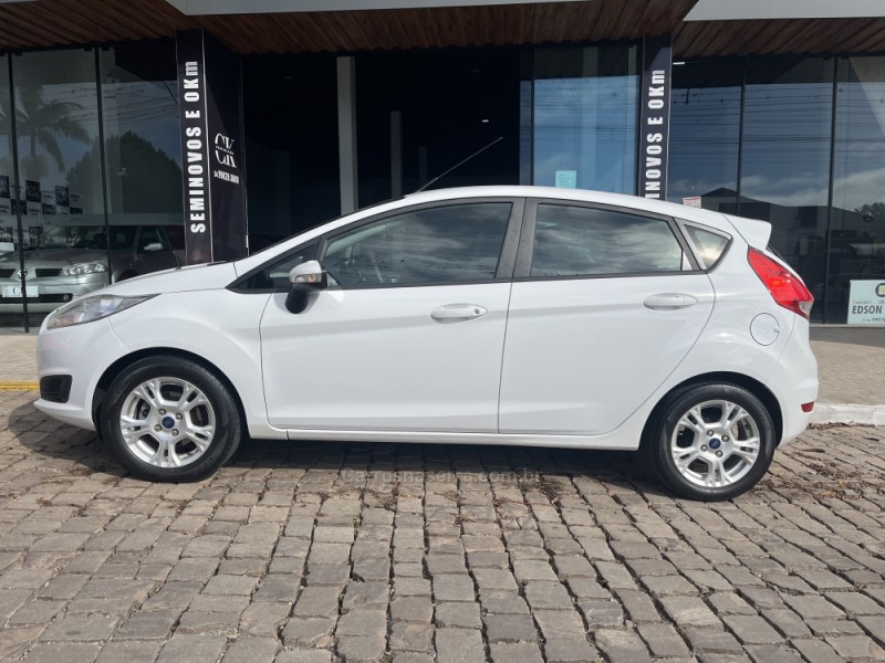 fiesta 1.6 se hatch 16v flex 4p automatico 2014 veranopolis