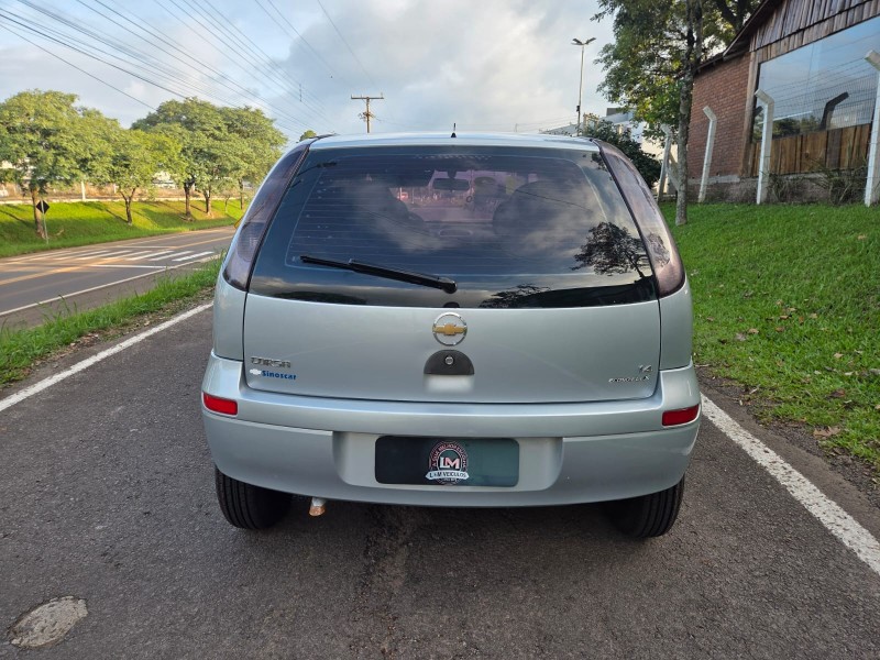 CORSA 1.4 MPFI MAXX 8V FLEX 4P MANUAL - 2011 - VENâNCIO AIRES