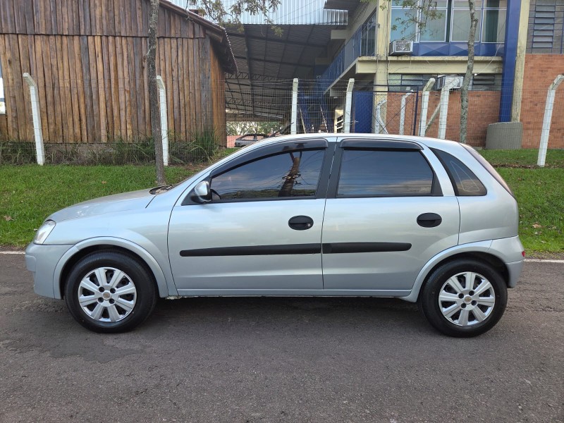 CORSA 1.4 MPFI MAXX 8V FLEX 4P MANUAL - 2011 - VENâNCIO AIRES